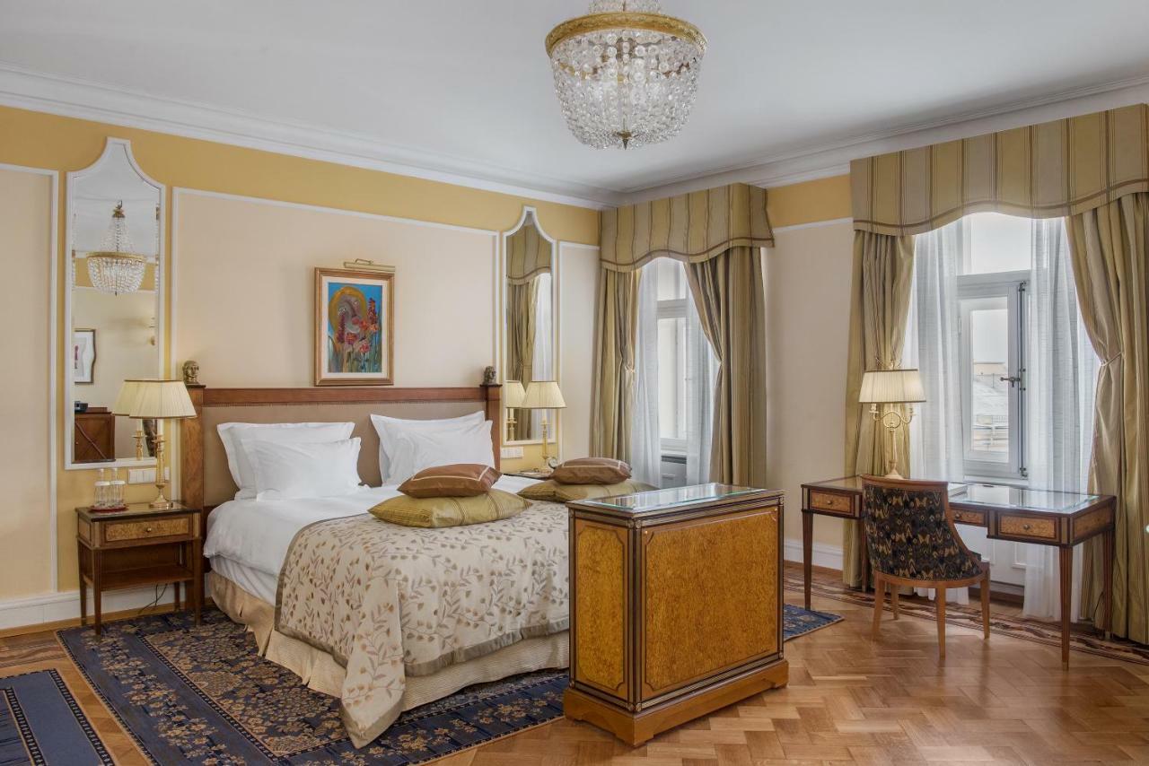 Grand Hotel Europe, A Belmond Hotel, St Petersburg サンクトペテルブルク エクステリア 写真